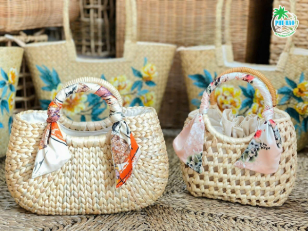 Water Hyacinth Fiber From A Useless Plant To A Million Dollar Industry water-hyacinth-fiber-from-a-useless-plant-to-a-million-dollar-industry
