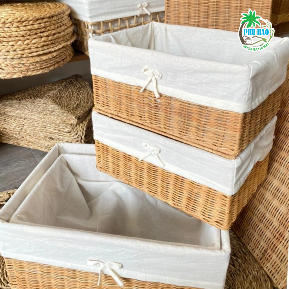 102007 Rattan Basket With Lid And White Liner For Easy Use