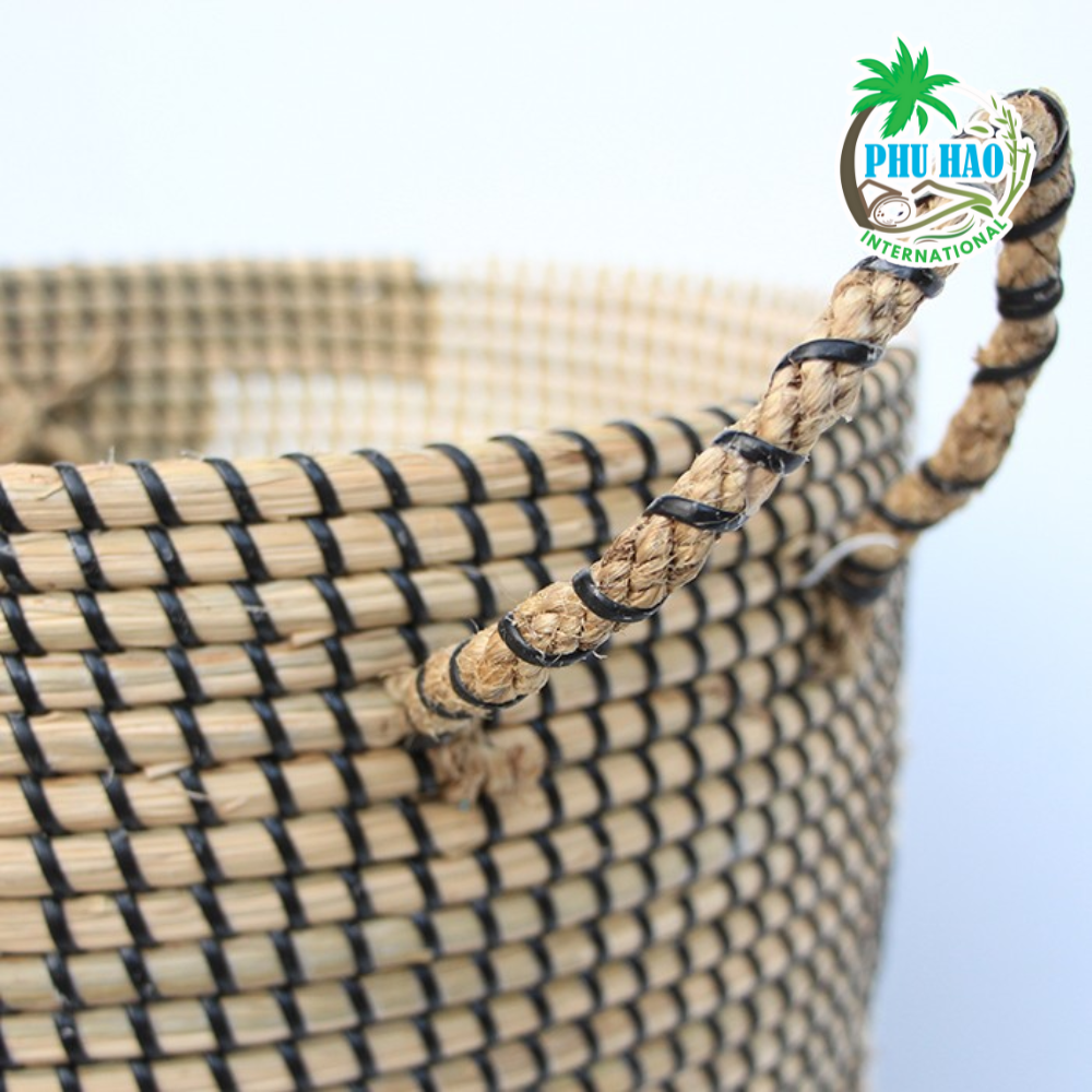 103003 Seagrass Basket With Lid Designed To Save Clothes And Space