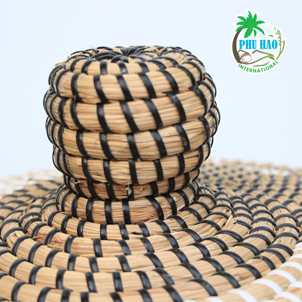 103003 Seagrass Basket With Lid Designed To Save Clothes And Space