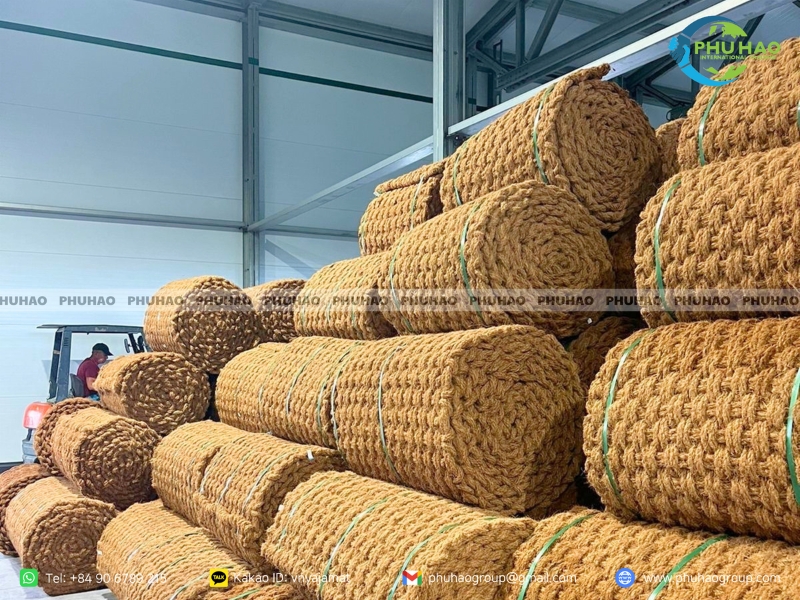 Coir mats measured and inspected for thickness and moisture at Ben Tre factory