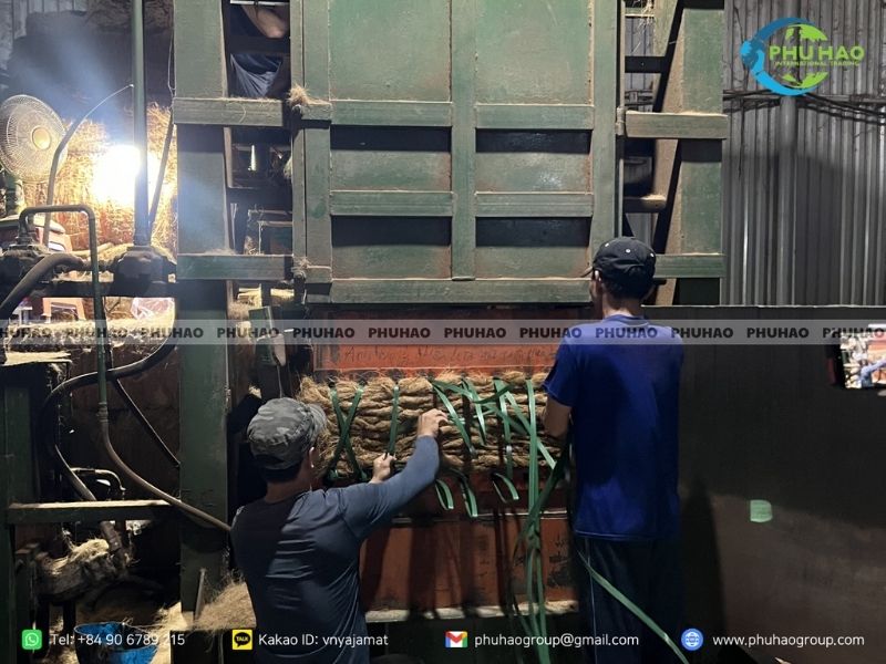 Hydraulic baling process of technical standard coir net export to South Korea