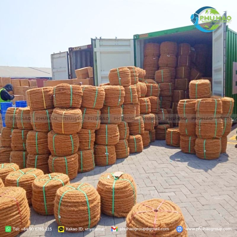 Coir rope export packing and stuffing process into a 40HC container