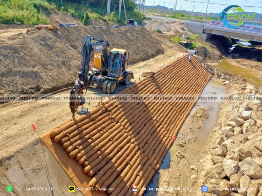 Durable structure of loose vs compressed coir log cores